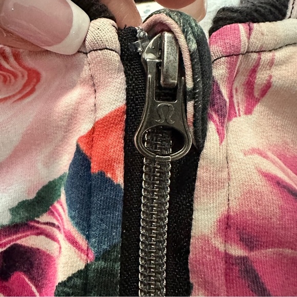 Lululemon Scuba Hoodie II Oversized Floral Rose Print Full Zip Size 6 ⭐️Rare⭐️ - Picture 12 of 16